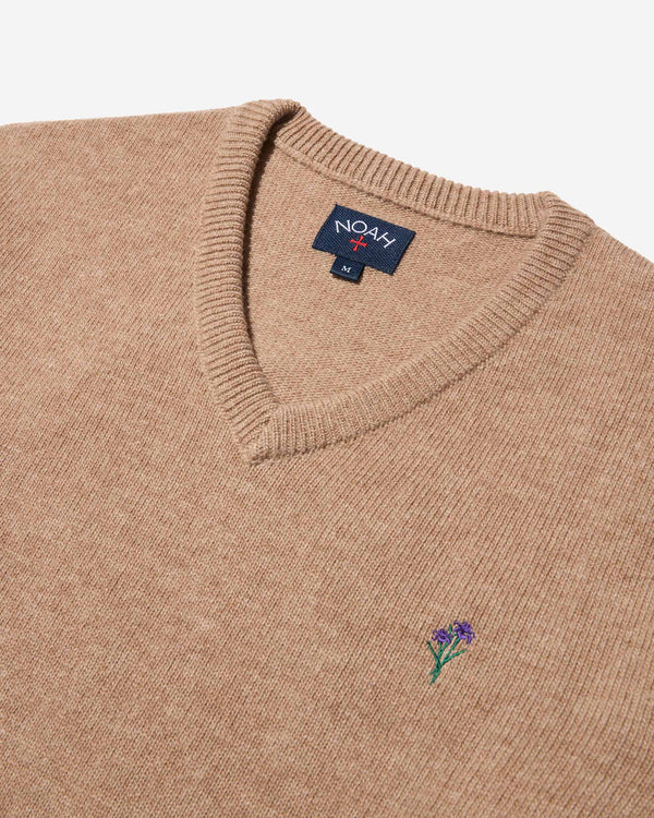 Noah - V-Neck Merino Sweater - Detail
